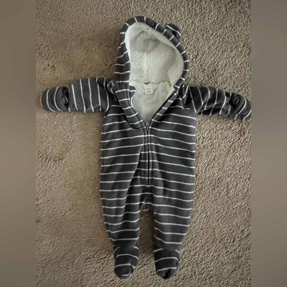 Old Navy Infant Onesie Suit- Size 0-3 months